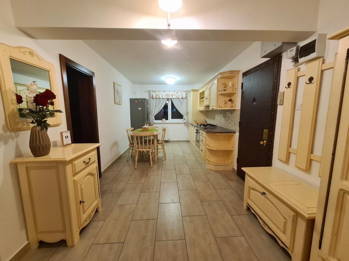 Clasic Apartment Nufarul Орадя Екстер'єр фото