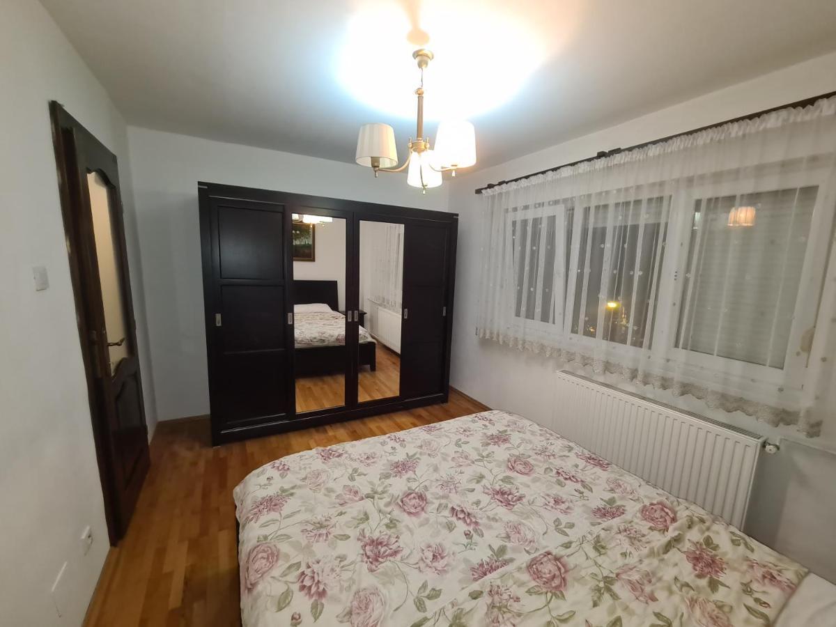 Clasic Apartment Nufarul Орадя Екстер'єр фото